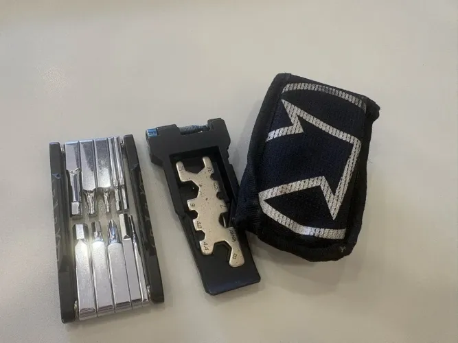 Ferramenta Shimano Pro Minitool 22 Preto 22 Funções Seminova, completa R$= 200,00