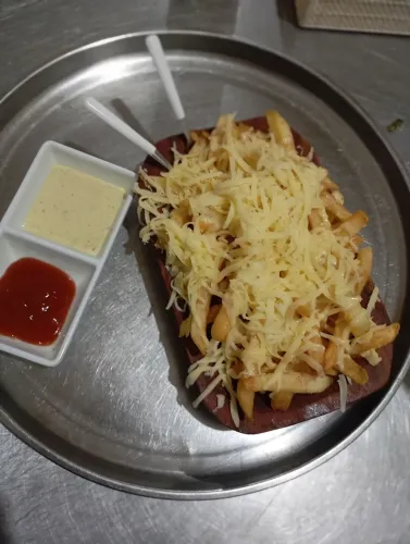 Auxiliar cozinha, trab noite, morar em periperi ou próximo, contato e bairro aonde mora