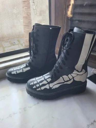 Bota unissex couro sintético preto cano baixo esqueleto n° 40