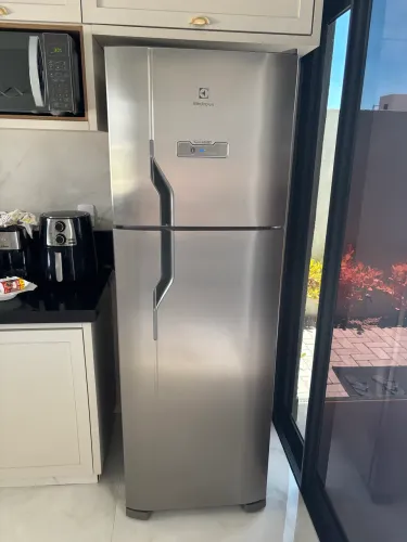 Geladeira Electrolux inox 375Lts