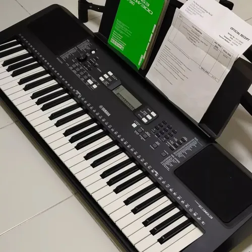 Vende-se teclado Yamaha PSR E 363