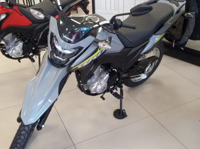 Vendo moto Bros abs 160 0kilometro kitada valor 27 mil