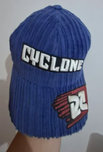 VENDO BONÉ CYCLONE VELUDO