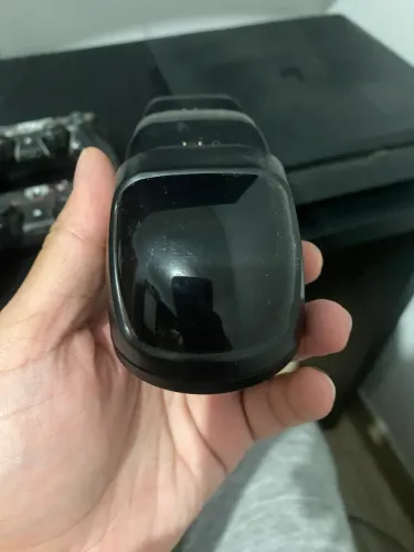 Ps4 slim usado de duas manetes e carregador portátil