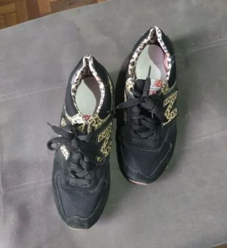 Tênis New Balance 574 detalhe animal print 