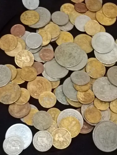 Moedas antigas vendo 105 moedas