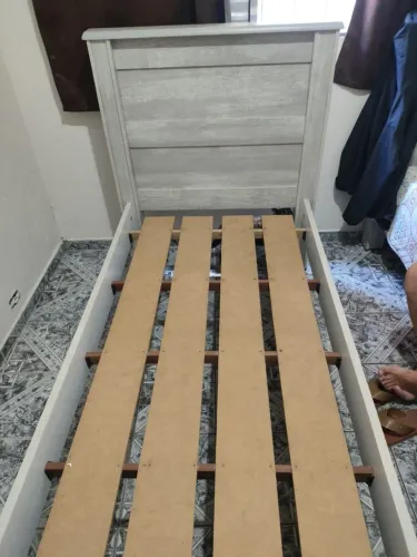  Cama de solteiro em MDF 