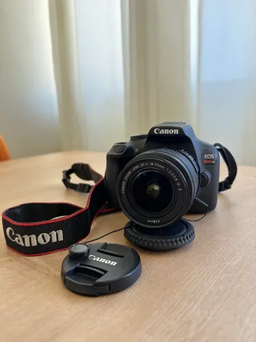 Câmera Canon T7+ com lente do kit + Bolsa fotográfica