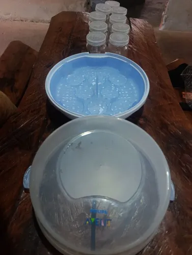 Esterilizador e frasco para guarda leite materno