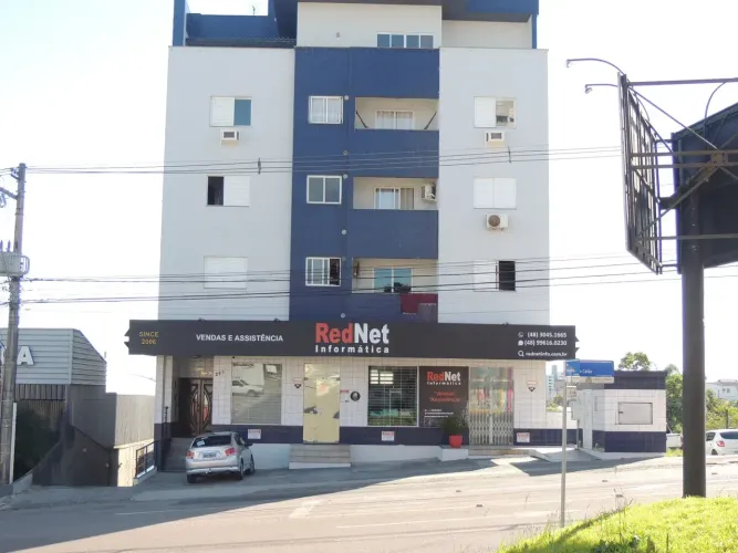 Apartamento de 02 quartos semi mobiliado na Rua Álvaro Catão