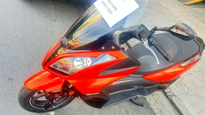 Moto sem detalhe com manual e revisões feitas!