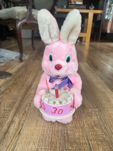 Bicho de pelúcia animado aniversário 