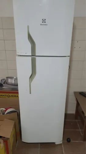 Geladeira Electrolux DF35 frost free