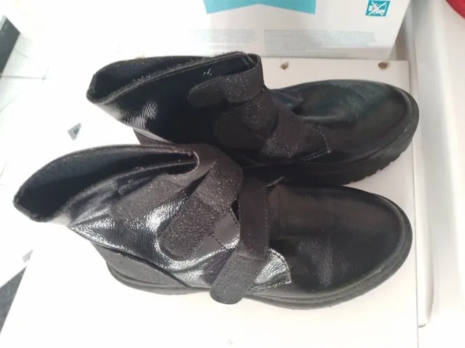 Bota d couro feminina nova com brilhos n: 33