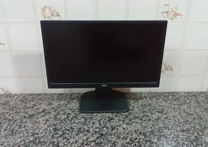 Monitor 24 IPS Com HDMI - Base Giratório e Altura
