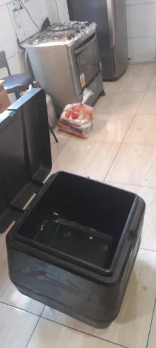 VENDO BAÚ PARA MOTO 80 LITROS COM O SUPORTE INCLUSO EXCELENTE PARA MOTOENTREGAS
