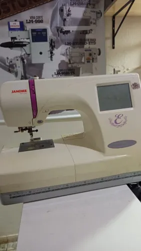 MÁQUINA DE BORDADO 
