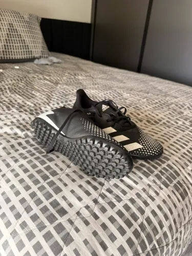 Chuteira Society Adidas Predator 20.4 TF Preta e Branca
