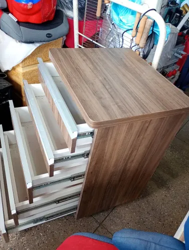 Cômoda MDF medidas 63 cm/ 55 F/ 87 A 