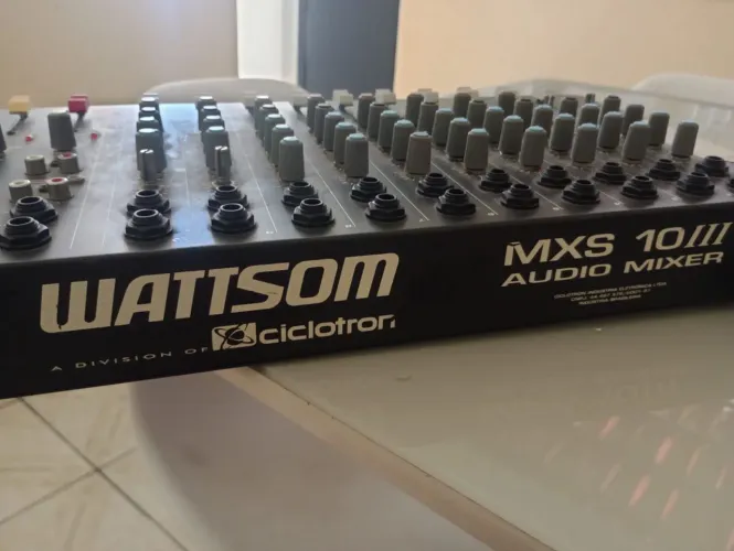 Mesa de som