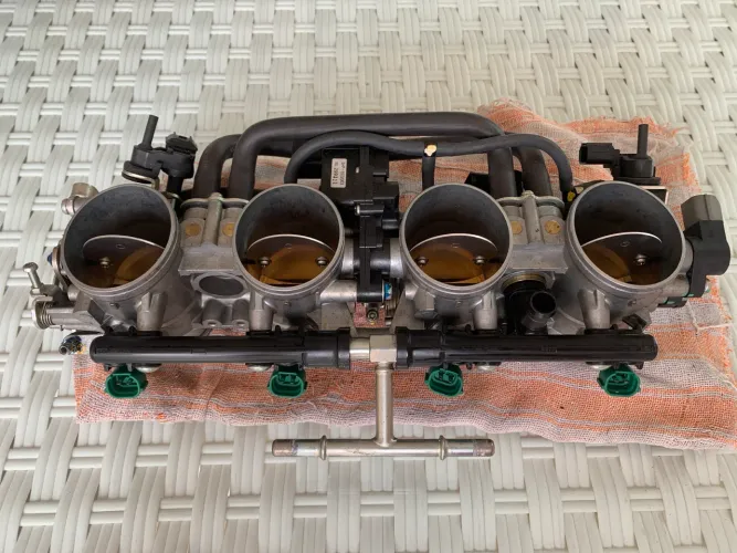 Corpo De Injeção Original Completo Zx10r 11 A 15