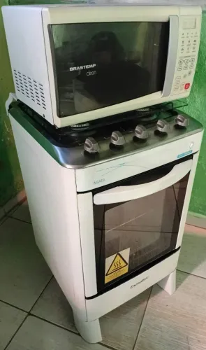 Fogão e micro-ondas ( OS DOIS POR 500) PREÇO NEGOCIÁVEL.