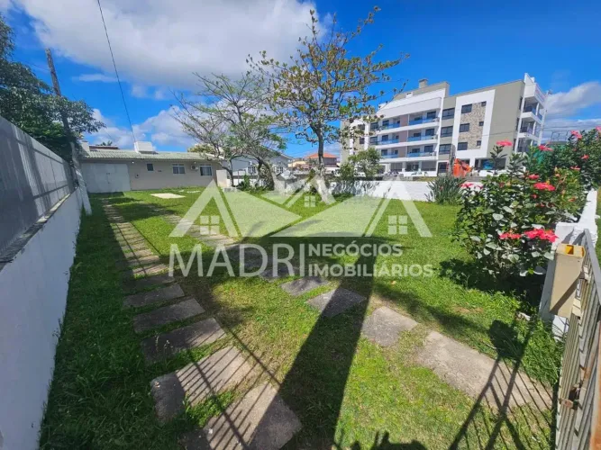 Casa de 02 dormitórios para alugar por R$2.100 na Ponta do Papagaio - Palhoça/SC