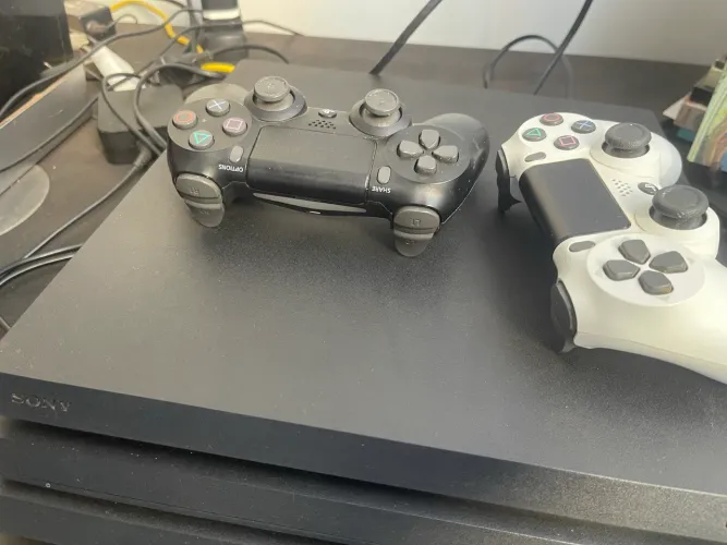 PlayStation 4 Pro 1TB + 2 Controles | Leia a Descrição | Versão 12.52