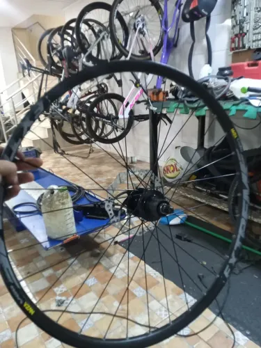 Roda aro 27.5 traseira 12v em rolamento vzan extreme tubeless com disco e blocagem