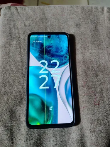 Moto G52 com linha verde na tela 