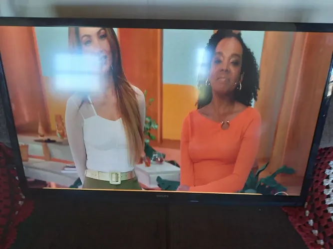 TV.LED 42" POLEGADAS (Ñ É SMART).FUNCIObamento ok.(OBS: FUNCIONA Só COM UM ALTO FALANTE).
