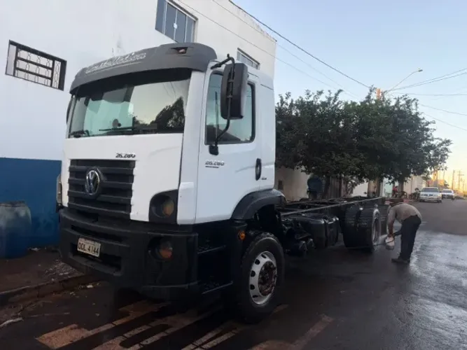 Caminhão Volkswagen 26-280 Traçado (6x4) Ano 2014 Repasse