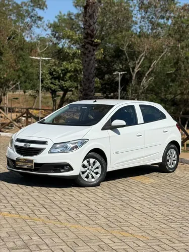 Chevrolet Onix Hatch LT 1.0 8V Flex Mec. 4P 2014