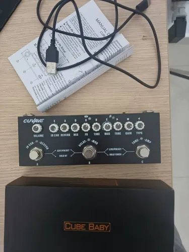 Pedaleira Multiefeitos Cuvave Cube Baby para guitarra
