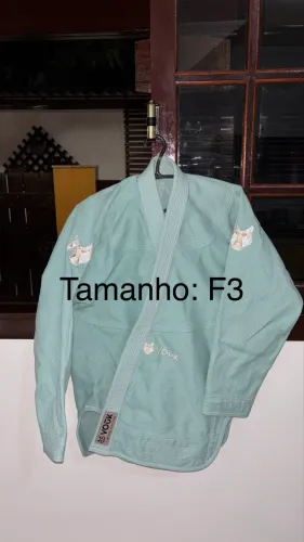 Kimonos novos de jiu-jítsu