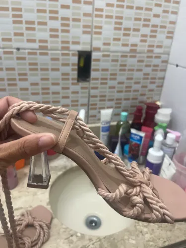 Desapego de uma sandália 