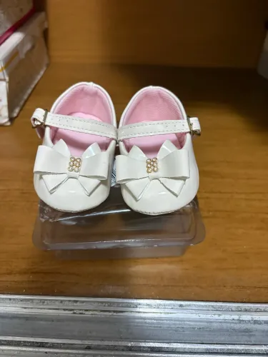 Sapatinho bege tamanho 16