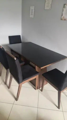 Mesa de jantar 4 lugares com 4 cadeiras