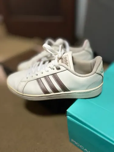 Tênis Adidas