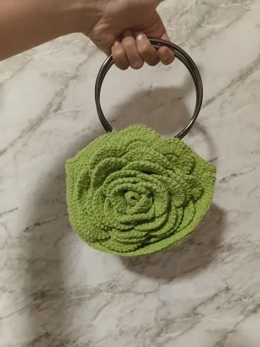 BOLSA FLOR EM CROCHÊ. NOVA!
