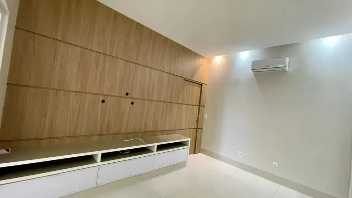 Térrea para aluguel possui 210 metros quadrados com 3 quartos em Jardins Valência - Goiâni