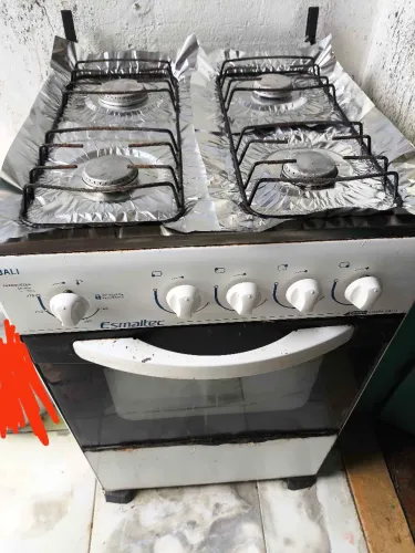 Vendo fogão 4 bocas e forno funcionando