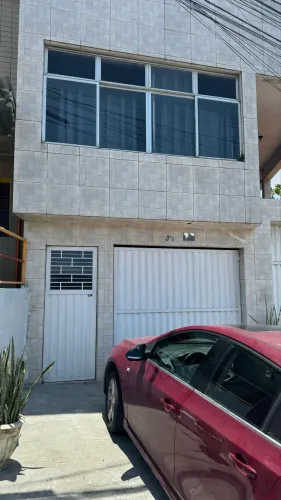 CASA À VENDA - BAIRRO DO FAROL