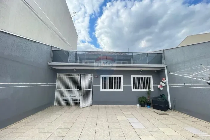 Sobrado à Venda no Sítio Cercado Curitiba/PR