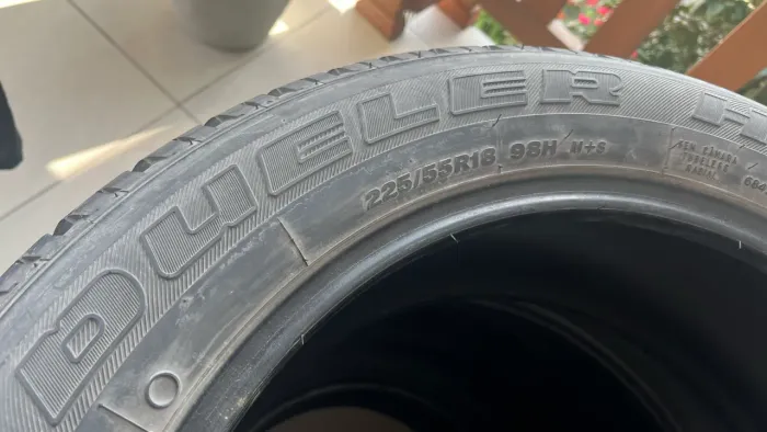 Vendo pneus Bridgestone