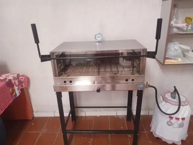 Forno com pedra a gás, semi novo
