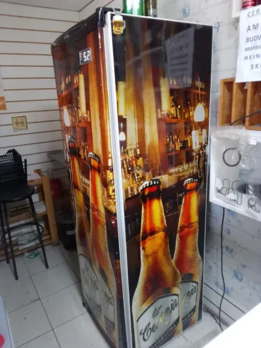Cervejeira muito boa e conservada 