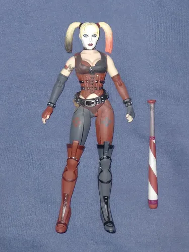 Boneca Harley Quinn Batman Arkham City Asylum
