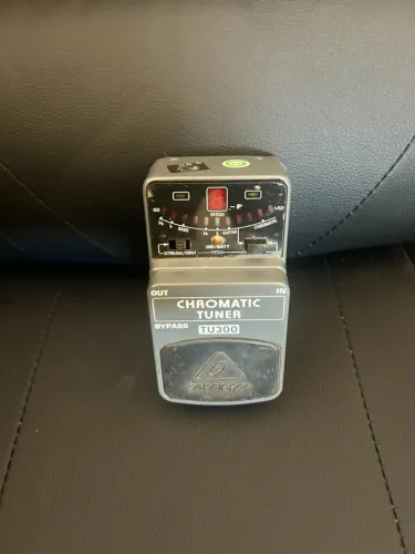Pedal afinador Behriger tu300