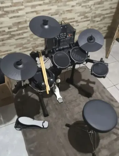 Vende-se Bateria eletronica EDG500 nova parcelo no cartão